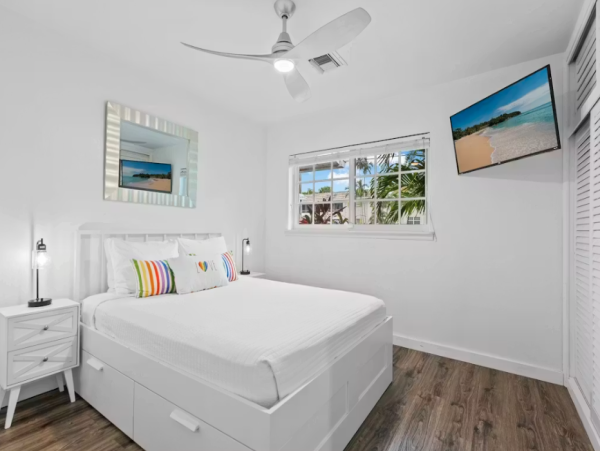 Luxurious Fort Lauderdale River Access with Heated Pool & Kayaks